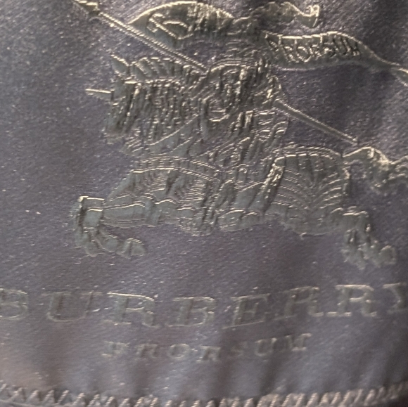 Navy Burberry Men's raincoat size 48 (altered tho)...hardly worn - Picture 14 of 15